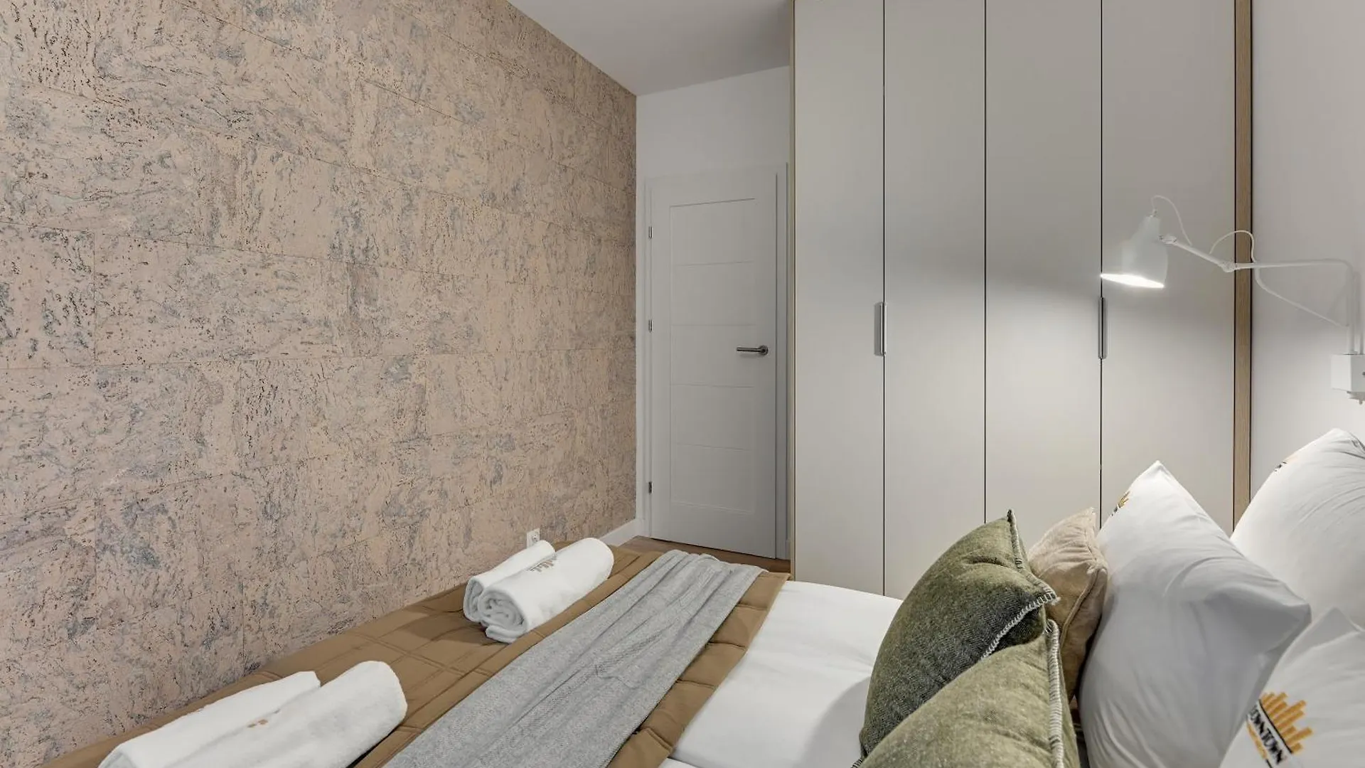 Riverfront & Parking By Downtown Apartments Gdansk